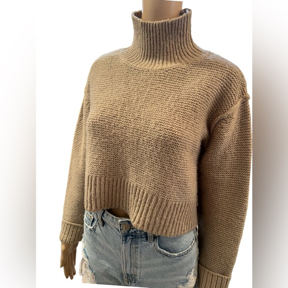 Suuuuper cute cropped turtleneck - Picture 6 of 7